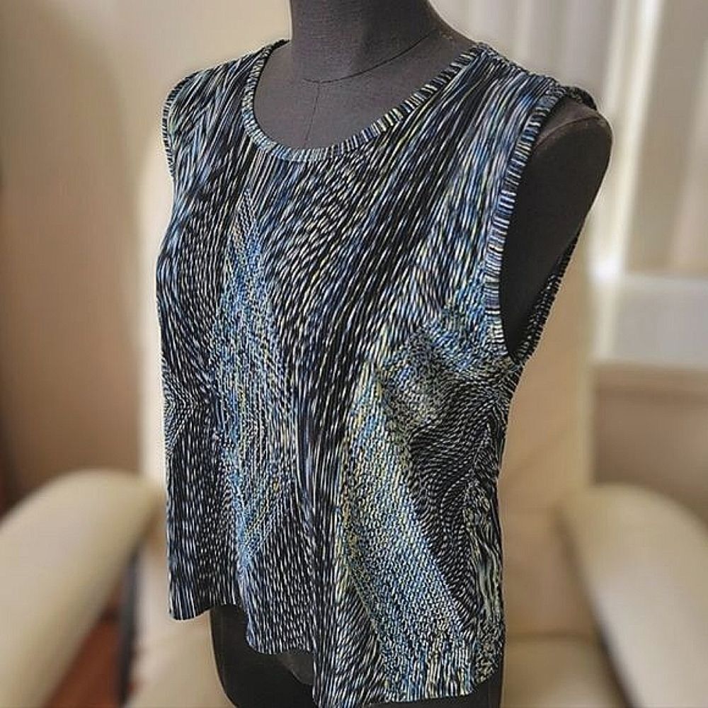 Vtg crimped turquoise wave print on black sleeveless tank blouse